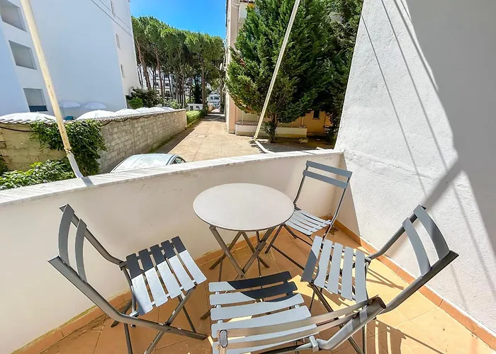 Adriatic Dream Haven C41 Golem (Tirana)